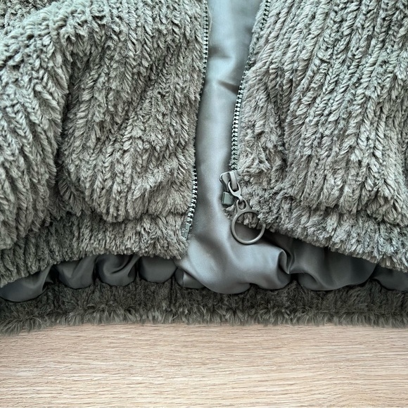 Wild Fable Green Faux Fur Full Zip Bomber Puffer Jacket Size L - Picture 5 of 11